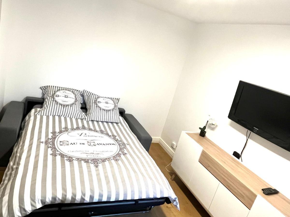 Apartamento Deux Pieces Cosy A La Croisette Carrières-sous-Poissy Exterior foto